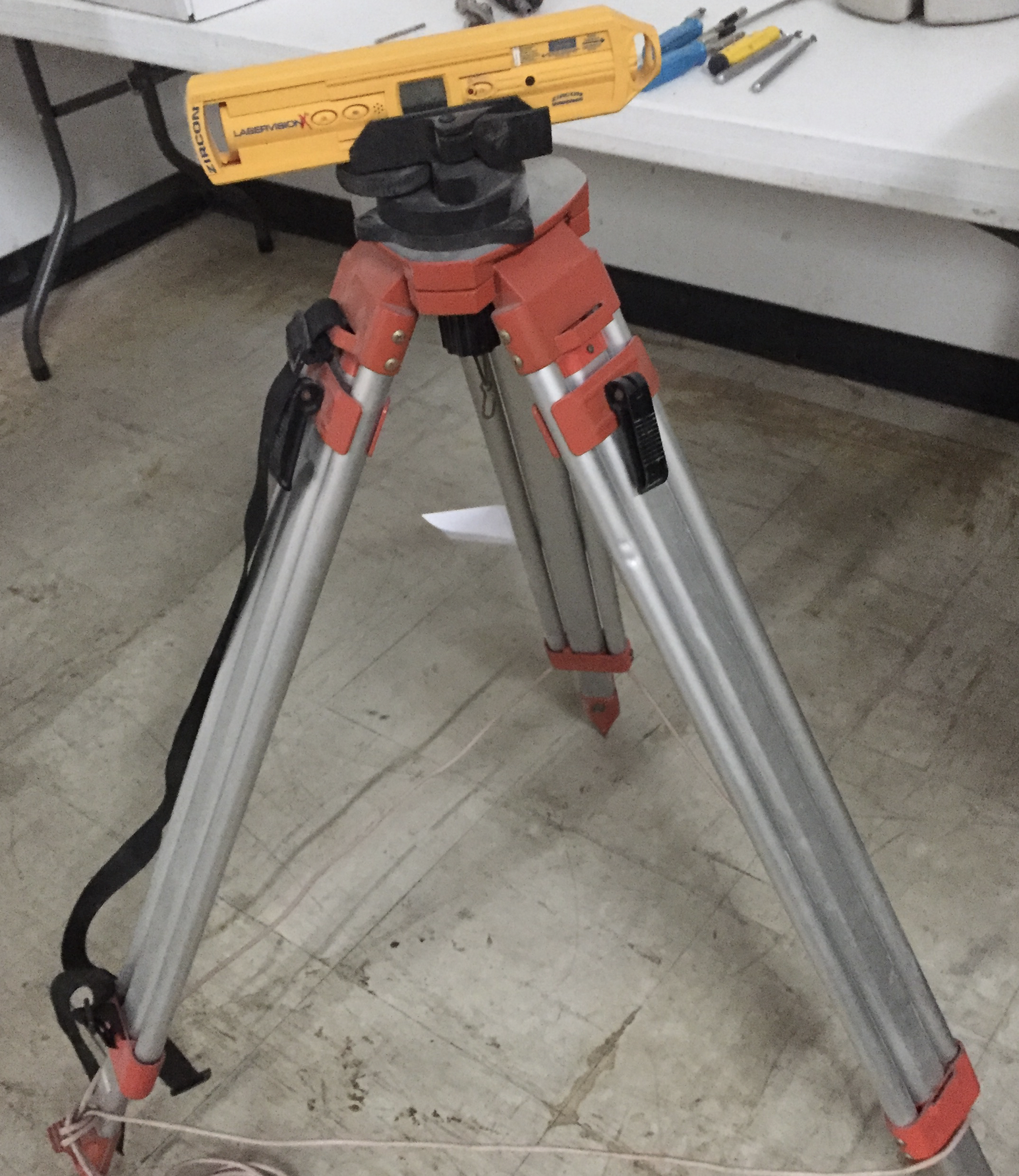 028<br>Zircon Laser Level and pointer<br>with tripod